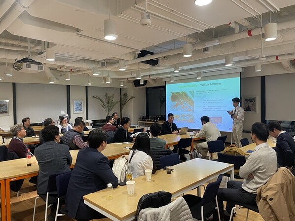 김경연 어드밴텍 책임이 AI 파트너 나이트 2023에서 발표하고 있다.