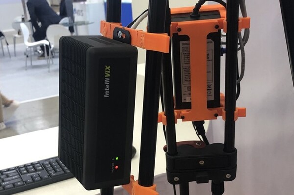 인텔리빅스가 개발한 ‘AI 엣지 박스’ 모습. /김동원 기자