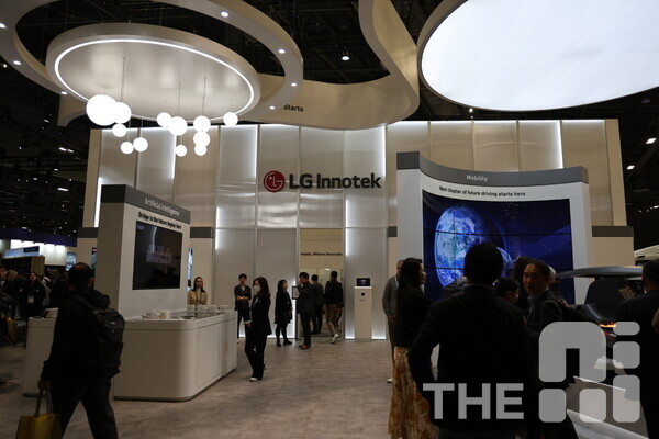 미국 라스베이거스에서 열린 세계 최대 가전·정보기술(IT) 전시회 ‘CES 2024’에서 방문한 LG 이노텍스 전시장. /THE AI