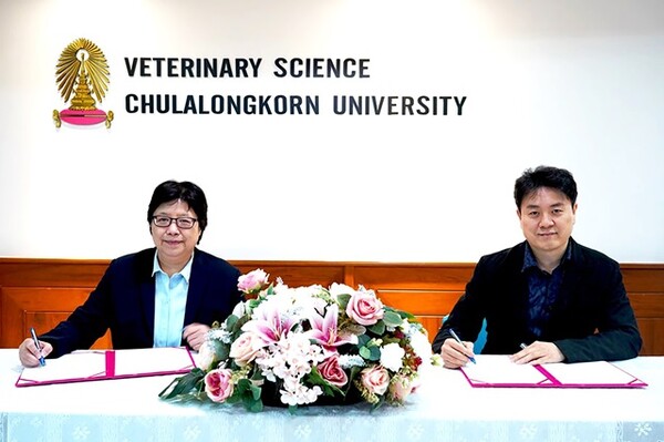 (왼쪽부터) 사니파 수라닷(Sanipa Suradhat) 쭐랄롱꼰대 수의과대학 학장과 박지환 씽크포비엘 대표. /씽크포비엘