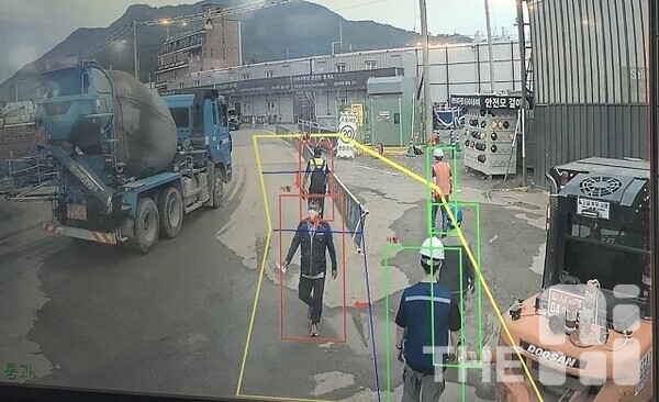 중대재해처벌법 등으로 작업자 안전을 도모하기 위한 AI 기술이 개발됐지만, 너무 잦은 알람으로 해당 기능을 꺼 무용지물이란 비판이 제기됐다. /김동원 기자