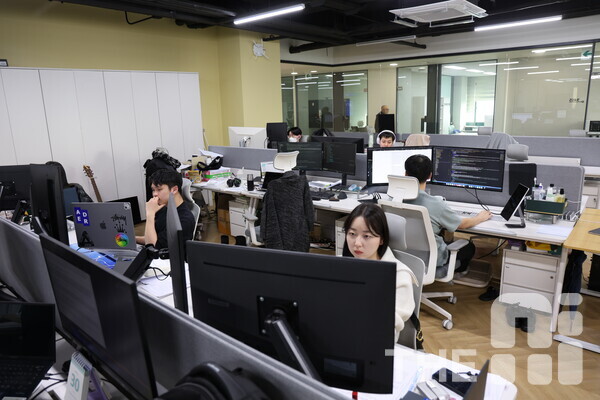 Inside the laboratory of KAIST's Kim Jae-chul AI Graduate School. / Reporter A-hyeon Goo