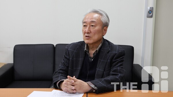 Director Lee Sung-hwan is discussing the international research achievements made since the operation of the AI Graduate School. /Reporter Ahyeon GOO