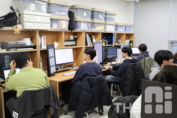 View of the AI Graduate School research lab at Sungkyunkwan University. /Photo by A-hyeon GOO