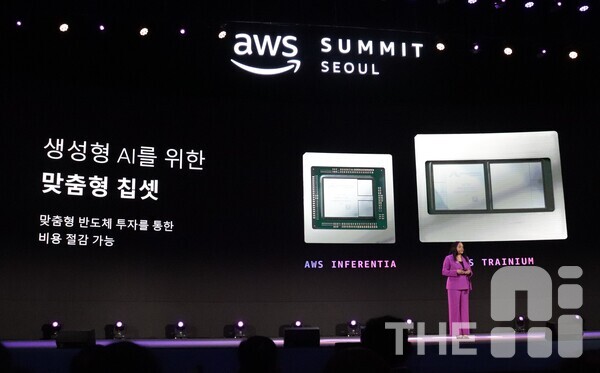  AWS에 따르면, 동일 성능 EC2 인스턴스와 비교 결과 인퍼런시아2는 딥러닝 추론을 위한 에너지 효율성이 최대 50% 높았고, AWS 트레이니움은 딥러닝 훈련을 위한 에너지 효율성이 최대 25% 향상됐다. /김동원 기자