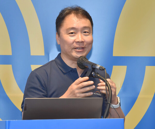정응섭 워크데이코리아 지사장은 “AI를 활용해 사용자 경험을 간소화하고 참여도를 높이며 결과적으로 직원 생산성 향상을 높여야 한다”고 조언했다. /워크데이