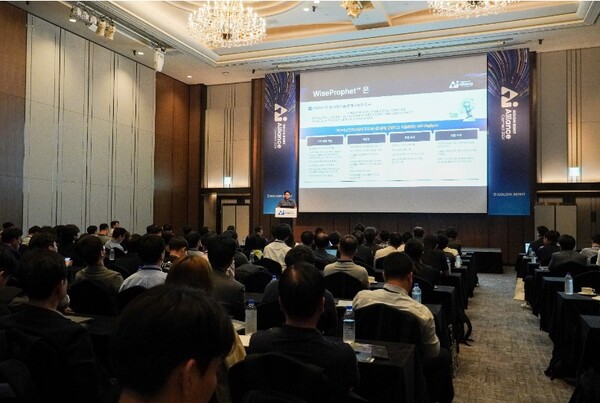 위세아이텍 권지수 연구소장이 AI 얼라이언스 커넥트 2024에서 발표하고 있다. /위세아이텍