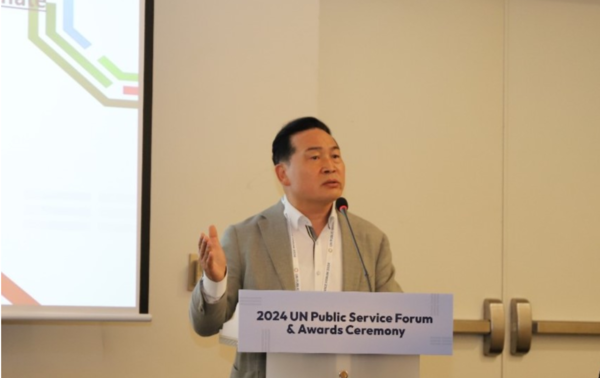 최은수 인텔리빅스 대표가 25일 ‘2024 유엔 공공행정포럼’에서 강연하고 있다. /인텔리빅스