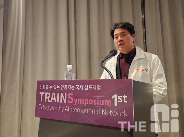 박지환 TRAIN 추진단장이 지난 2월 국제 심포지엄에서 인사말을 하고 있다. /김동원 기자