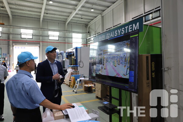 한림기계 현장에선 안전을 위해 하늘색 모자를 써야 했다. /한림기계 제공