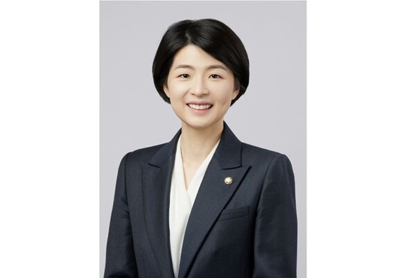 한지아 국민의힘 의원이딥페이크 범죄 피의자 벌 조항을 신설·강화하는 「성폭력처벌법」일부개정법률안을 대표 발의했다.