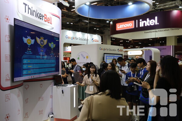 6일 싱가포르에서 열린 ‘에듀테크 아시아(Edutech Asia) 2024’ 아이스크림미디어 부스에 많은 관람객들이 모였다. /구아현 기자