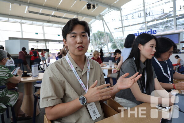 홍창민 울산여고 정보교사는 “선도교사와 달리 일반 선생님들의 연수 시간은 7시간 정도밖에 되지 못한다” 졸속으로 AIDT가 추진되고 있다고 비판했다./구아현 기자