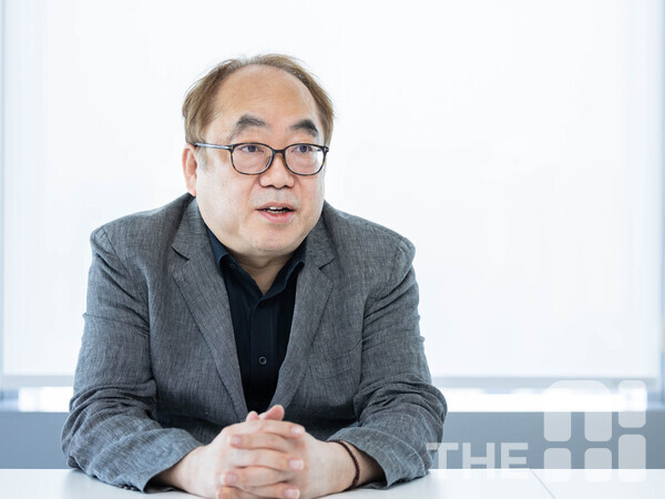 안도열 서울시립대 전자전기컴퓨터공학부 교수는 “대형언어모델(LLM) 기반 AI는 갈수록 연산량이 많아지고 있고, 그만큼 연산 처리에 발생하는 전력 소모도 늘어나고 있는데, 양자컴퓨팅은 같은 연산을 더 적은 에너지로 수행할 수 있어, 전력 소비를 줄일 수 있다”고 말했다. /김동원 기자