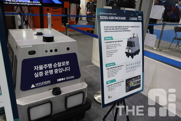 20일 방문한 ‘스마트건설 엑스포(EXPO)’에서 소개된 자율주행 순찰로봇. /구아현 기자