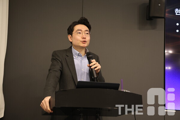 21일 스파크플러스 코엑스점 세미나룸에서 열린 기자간담회에서 표철민 AI3 대표는 기업 맞춤형 인공지능(AI) 솔루션 ‘웍스AI 엔터프라이즈’ 공개했다. /구아현 기자