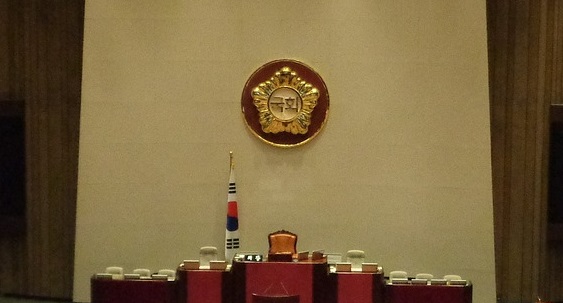 국회가 비상계엄 해제 결의안을 가결했다. 