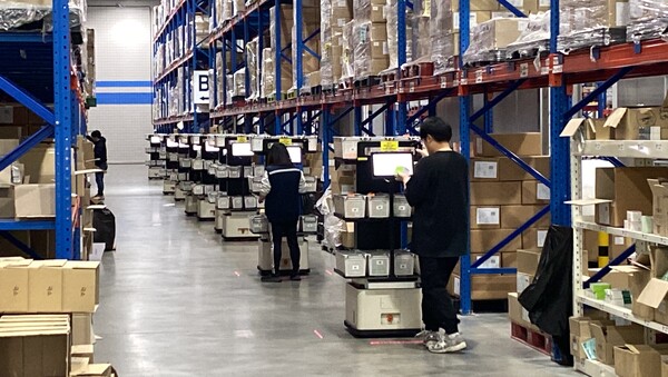 트위니가 물류기업 팀프레시에 나르고 오더피킹 추가 공급 게약을 체결했다고 밝혔다. /트위니