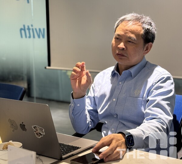 주 샤오민 중국소프트웨어공학학회장은 기자와 통화에서 “우리는 타 국가에 의존하기보다 독립적으로 AI 반도체를 개발하고 기술을 만들어가는데 집중하고 있다”고 밝혔다. /김동원 기자