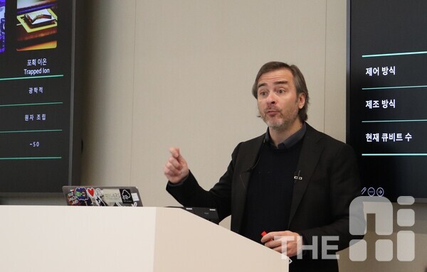 시모네 세베리니(Simone Severini) 아마존웹서비스(AWS) 양자컴퓨팅 디렉터는 24일 기자간담회에서 양자컴퓨팅과 클라우드의 결합을 강조했다. /김동원 기자