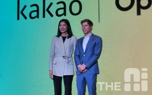 (왼쪽부터) 정신아 카카오 대표, 샘 올트먼 오픈AI CEO. /김동원 기자