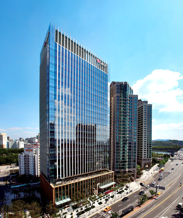 LG유플러스 용산 사옥 전경. /LG 유플러스