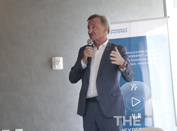버나드 샬레 다쏘시스템 회장은 “다쏘시스템은 인류의 발전과 상호 이익을 위해 지식과 노하우의 궁극적인 원천인 3D 유니버스를 제공함으로써 가장 신뢰할 수 있는 파트너가 되기 위해 최선을 다하고 있다”고 말했다. /김동원 기자