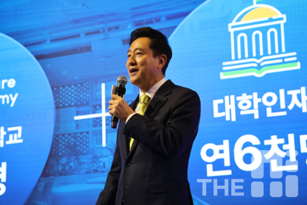 오세훈 서울시장 11일 코엑스 그랜드볼룸에서 열린 ‘AI 서울 2025’ 콘퍼런스에서 이 같은 내용이 담긴 7대 핵심 전략을 발표하고 있다. /유덕규 기자