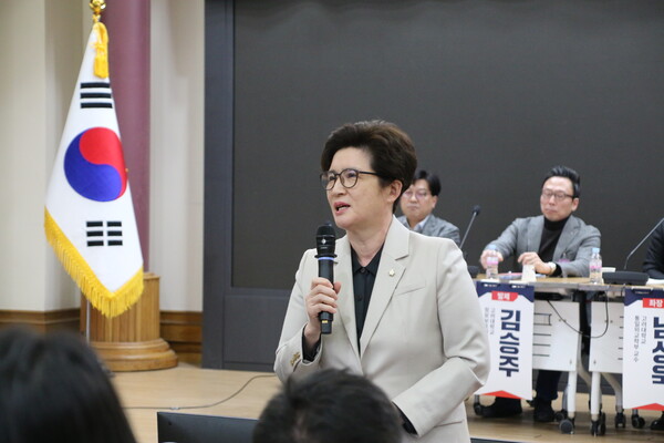 24일 서울 여의도 국회의원회관에서 열린 'AI 군사적 활용 제약요인과 해소방안' 세미나에서 강선영 국민의힘 의원이 발언하고 있다. /강선영 의원실