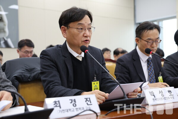 25일 서울 여의도 국회에서 열린 과학기술정보방송통신위원회 전체회의 인공지능(AI) 현안 공청회에서 배경훈 LG AI연구원 원장이 발언하고 있다. /구아현 기자