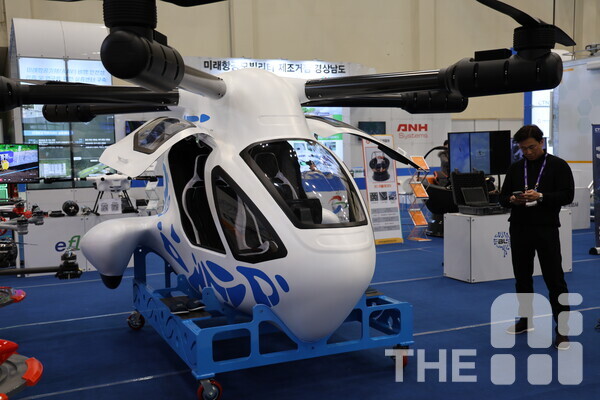 26일 ‘DSK 2025(드론쇼코리아)’에 전시된 UAM(도심항공교통). /유덕규 기자 