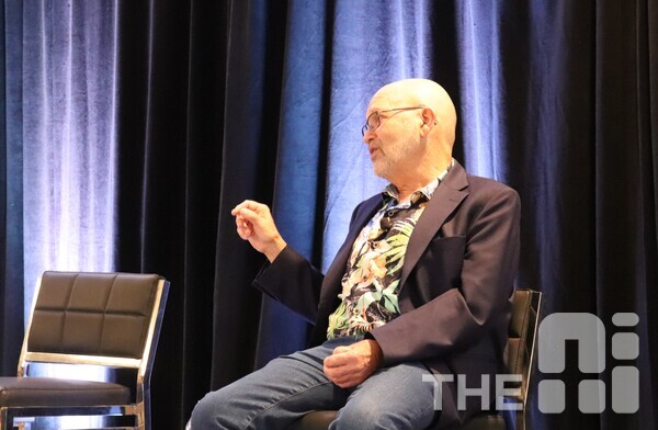 마크 레이버트(Marc Raibert) 보스턴 다이내믹스 창업자가 휴스턴에서 열린 ‘3D익스피리언스 월드 2025’ 미디어 세션에서 한국 출산율을 콕 짚어 지적하고 있다. /김동원 기자