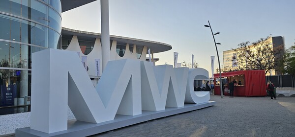 국내 통신 3사(LG유플러스·SK텔레콤·KT)가 스페인 바르셀로나에서 열린 세대 최대 이동통신 전시회 ‘MWC 2025’에서 해외 주요 기업들과 잇따라 협력 관계를 맺으며 AI 사업수출길을 마련하고 있다. /THE AI