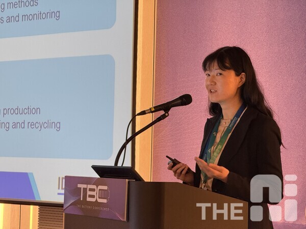 6일 서울 삼성동 코엑스 에셈볼룸에서 진행된 더 배터리 컨퍼런스에서 샤오시 허 IDTechEx 박사가 강연을 진행하고 있다. /유덕규 기자