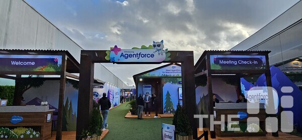 세일즈포스가 MWC 2025에 조성한 에이전트포스 마을. /THE AI