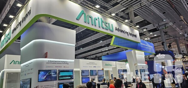 세계 최대 이동통신 전시회 ‘모바일 월드 콩그레스(MWC) 2025’ 전시장 내 스타트업 전용관 ‘4YFN’에 마련된 통합한국관 한국정보통신기술산업협회(KICTA) 부스에 관람객들이 북적이고 있다. /THE AI