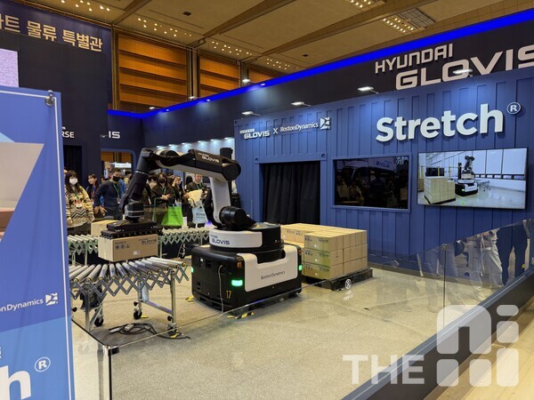 서울 삼성동 코엑스에서 열린 AW 2025에 마련된 현대글로비스 ‘스트레치’ 물류로봇 /유덕규 기자