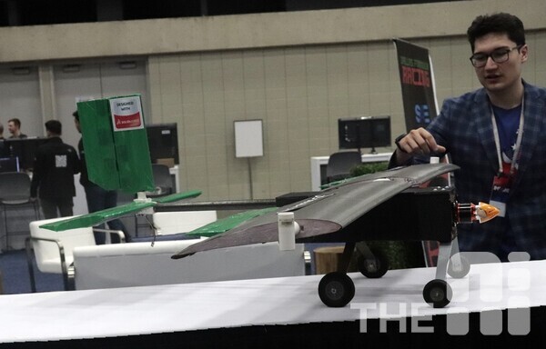 솔리드웍스를 기반으로 제품을 만든 텍사스대 학생은 “솔리드웍스는 우리에게 친숙한 제품”이라며 “10대 때부터 설계 제품을 배웠고 활용해 왔다”고 말했다. /김동원 기자