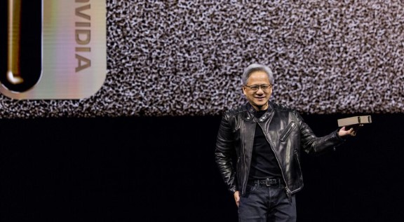 젠슨 황 엔비디아 CEO가 GTC 2025에서 발표하는 모습. /엔비디아