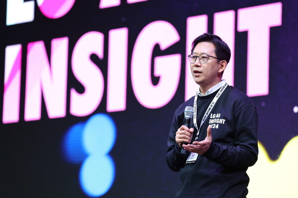 LG AI연구원이 국내에서 처음으로 추론 AI 모델을 공개했다. 사진은 배경훈 LG AI연구원장. /LG AI연구원
