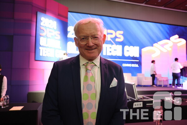 Toby Walsh, a professor at the University of New South Wales in Australia, a world-renowned authority in the field of AI, advised, "For the development of AI, we should pay attention to 'silly AI' rather than 'super smart AI'. /THE AI