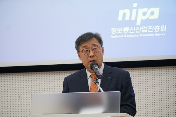 정보통신산업진흥원(NIPA) 제6대 원장으로 취임한 박윤규 전 과학기술정보통신부 제2차관이 31일 진천 본원에서 취임식에서 취임사를 하고 있다. /NIPA