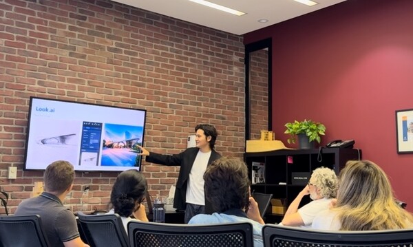 강연 중인 최세훈 작가 /최세훈 작가