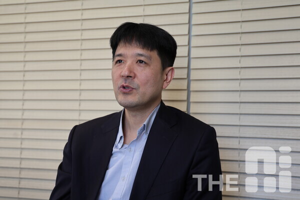 강유 서울대 협동과정 인공지능전공 주임교수가 모델 경량화로 인해 발생하는 할루시네이션 심화를 해결하는 방법에 대해 설명하고 있다. /구아현 기자