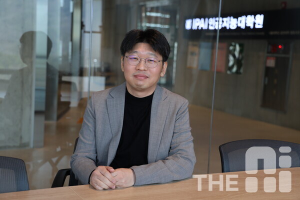 최종현 서울대 교수는 피지컬 AI 분야에서 적은 데이터로 로봇이 효율적인 학습을 하는 방법을 연구해왔다. /구아현 기자