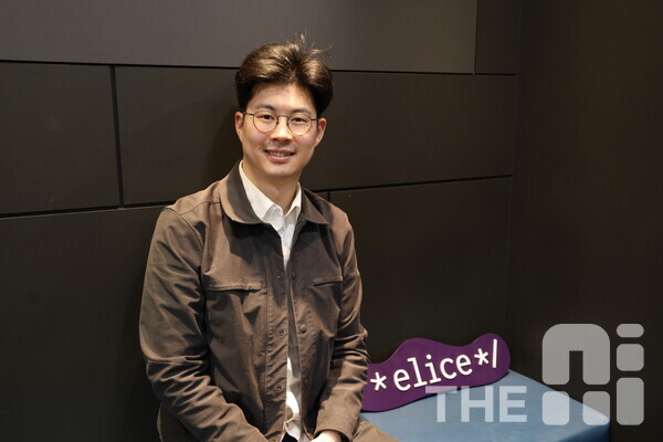 김재원 엘리스그룹 대표는 AI가 산업을 재편하고 있으며 이에 따라 교육이 가장 먼저 혁신해야 한다고 강조했다. /구아현 기자