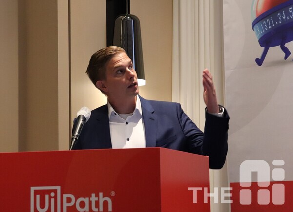 세바스찬 슈뢰텔 유아이패스 제품총괄부사장은 “AI 에이전트는 미래 모든 사람이 일상과 업무에 사용할 기술이 될 것이기 때문에 지금은 이러한 기술들과 사람이 잘 협업하는 구조를 만드는 것이 중요하다”고 말했다. /김동원 기자