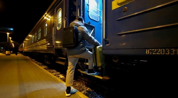 유용원 의원이 폴란드 바르샤바에서 우크라이나 키이우를 향하는 열차를 타는 모습. /유용원 의원실