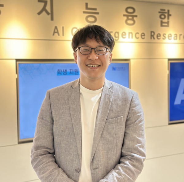 남대식 인하대 아태물류학부 교수가 미래 물류 창고에서는 사람과 AI 로봇이 대화를 하면서 협력할 것이라고 말했다.