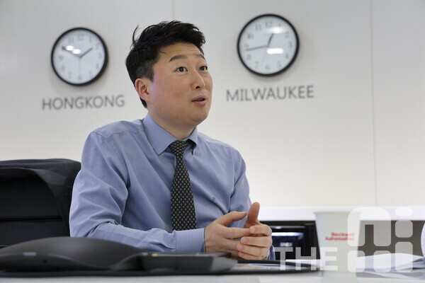 권오혁 로크웰오토메이션 코리아 소프트웨어·컨트롤 부문장은 “산업 자동화의 핵심은 기술 사이의 연결”이라고 설명했다. /유덕규 기자